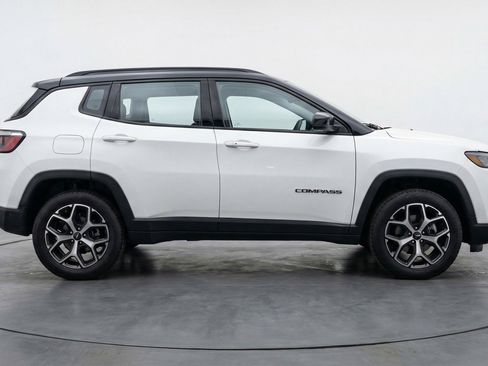 Used 2025 Jeep Compass Limited AWD/4WD image 11