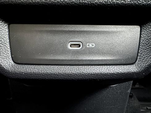 Used 2022 Volkswagen Taos SE image 40