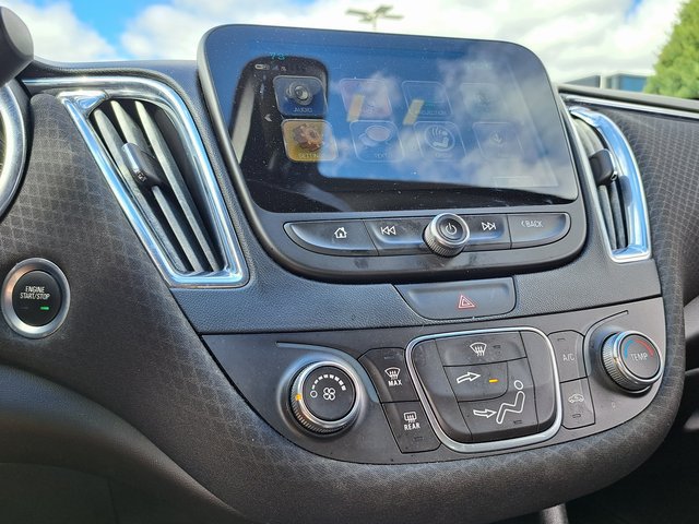 Used 2018 Chevrolet Malibu LT FWD image 10