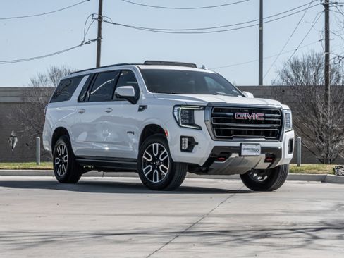 Used 2022 GMC Yukon XL AT4 image 2