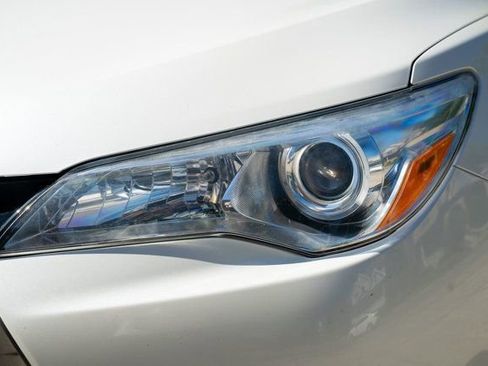 Used 2017 Toyota Camry XLE FWD image 9