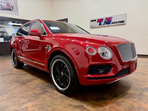 Used 2017 Bentley Bentayga AWD/4WD image 3