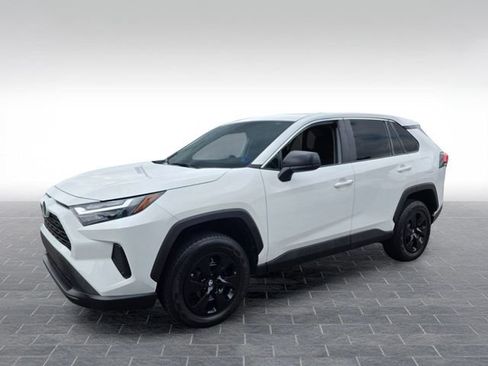Used 2024 Toyota RAV4 LE AWD/4WD image 3