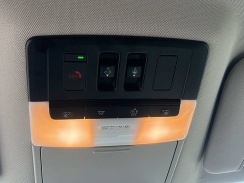 Used 2023 Nissan Pathfinder Platinum AWD/4WD image 18