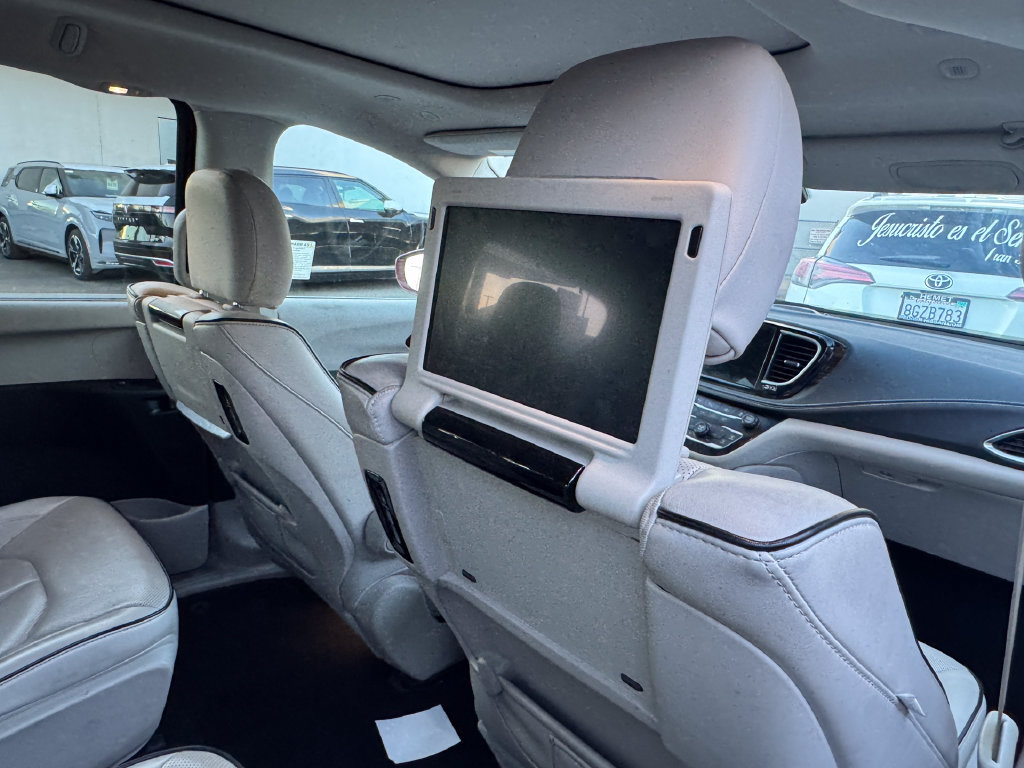 Used 2021 Chrysler Pacifica Limited w/ Uconnect Theater Family Group FWD image 23