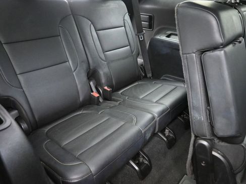 Used 2023 GMC Acadia SLT AWD/4WD image 11