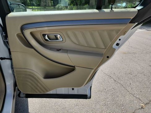 Used 2015 Ford Taurus SEL FWD image 31