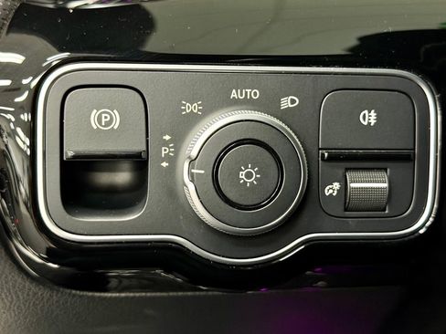 Used 2023 Mercedes-Benz CLA 250 image 30