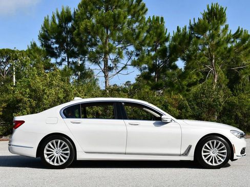 Used 2018 BMW 740i RWD image 7