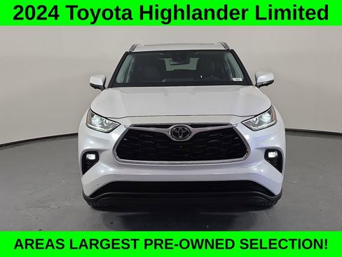 Used 2024 Toyota Highlander Limited FWD image 2