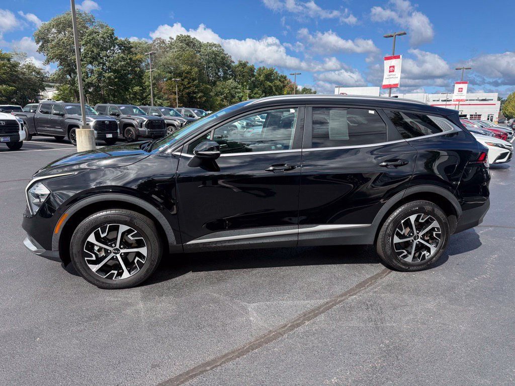 Used 2023 Kia Sportage EX AWD/4WD image 2