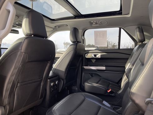 Certified 2022 Ford Explorer XLT image 11