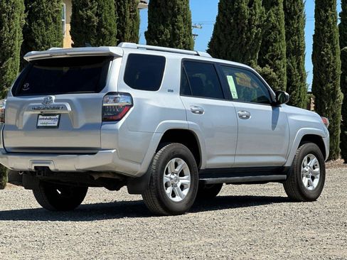 Used 2017 Toyota 4Runner SR5 RWD image 4