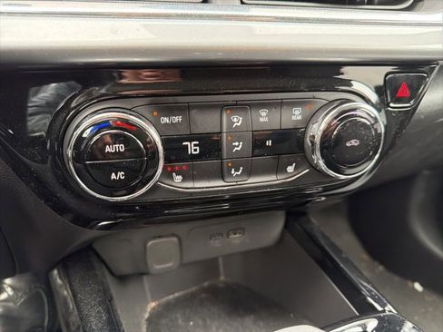 Used 2025 Chevrolet Trax LT w/ LT Convenience Package image 47