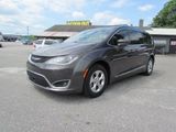 Used 2017 Chrysler Pacifica Touring-L Plus w/ Advanced Safetytec Group image 3