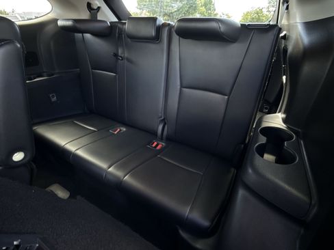 Used 2022 Toyota Highlander XLE AWD/4WD image 26