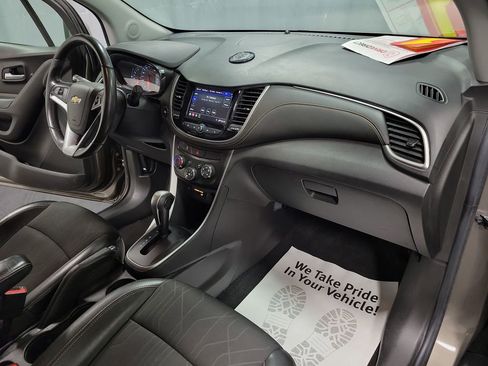 Used 2021 Chevrolet Trax LT w/ Sport Edition image 23