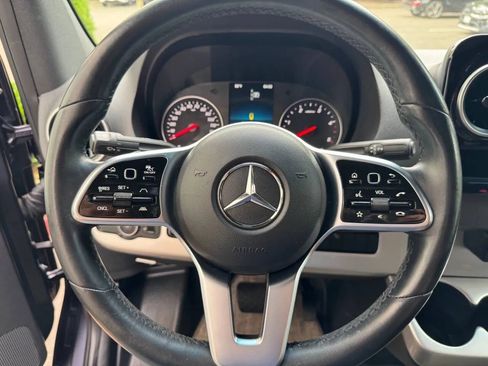 Used 2022 Mercedes-Benz Sprinter 2500 image 38