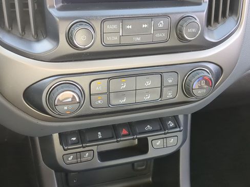 Used 2015 Chevrolet Colorado Z71 AWD/4WD image 16