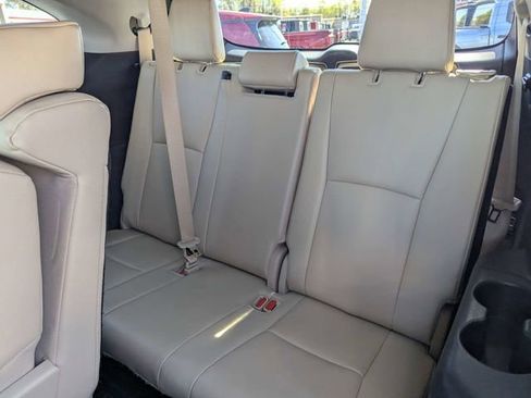 Used 2022 Toyota Highlander Limited image 13