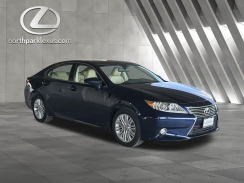 Used 2014 Lexus ES 350 w/ Luxury Package FWD image 5