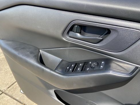 Used 2024 Nissan Rogue S FWD image 46