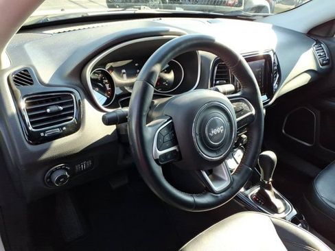 Used 2018 Jeep Compass Limited w/ Navigation Group AWD/4WD image 8