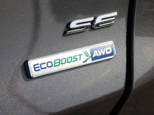 Used 2017 Ford Fusion SE w/ Equipment Group 202A AWD/4WD image 8