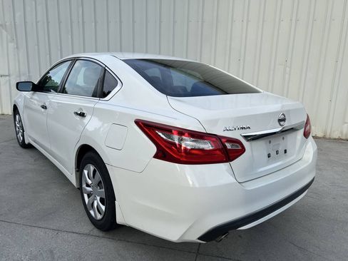 Used 2017 Nissan Altima 2.5 S w/ Power Driver Seat Package FWD image 5