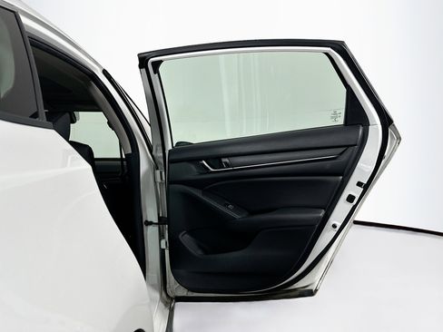 Used 2019 Honda Accord EX image 30