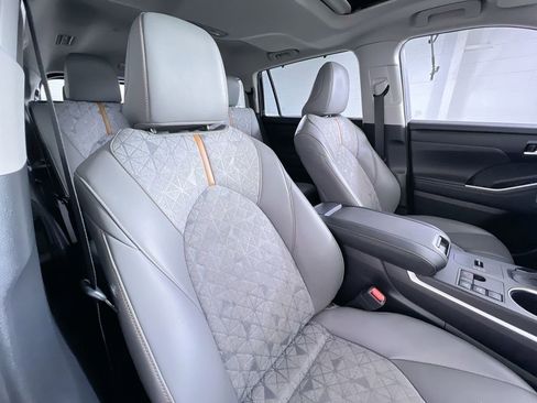 Used 2023 Toyota Highlander Bronze Edition image 28
