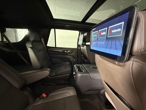 Used 2024 GMC Yukon Denali w/ Advanced Technology Package AWD/4WD image 39