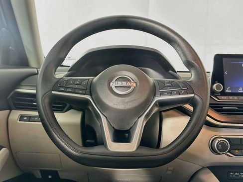 Used 2025 Nissan Altima 2.5 SV FWD image 18