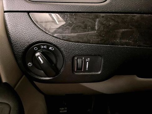 Used 2019 Dodge Grand Caravan SE w/ Rear Park Assist Package FWD image 32