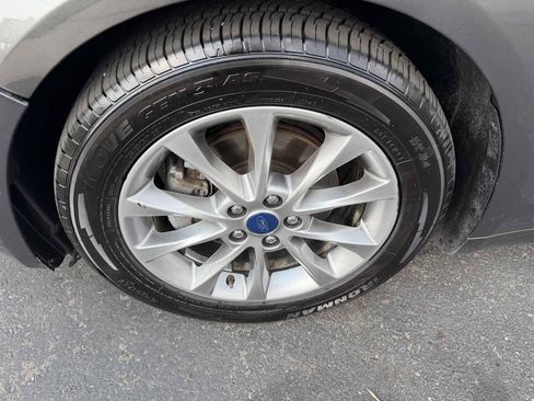 Used 2017 Ford Fusion SE FWD image 8