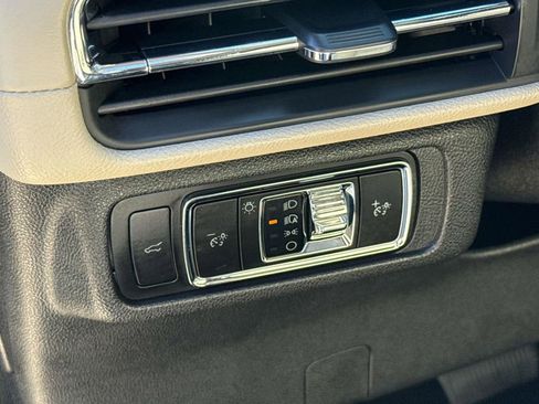 Used 2025 Lincoln Corsair Reserve image 27