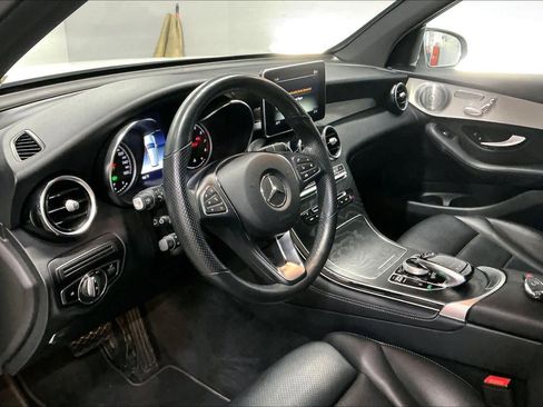 Used 2019 Mercedes-Benz GLC 300 4MATIC image 16