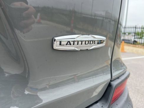 Used 2020 Jeep Cherokee Latitude Plus FWD image 8