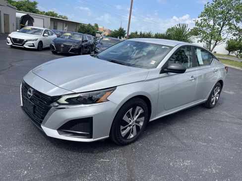 Used 2024 Nissan Altima 2.5 S image 2