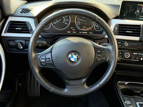 Used 2016 BMW 320i Sedan RWD image 8