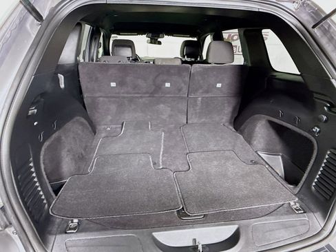 Used 2021 Jeep Grand Cherokee Laredo image 27