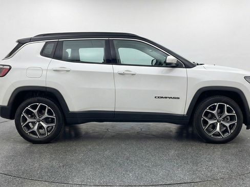 Used 2025 Jeep Compass Limited image 11