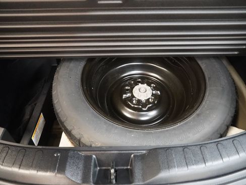 Used 2015 Toyota RAV4 LE AWD/4WD image 10