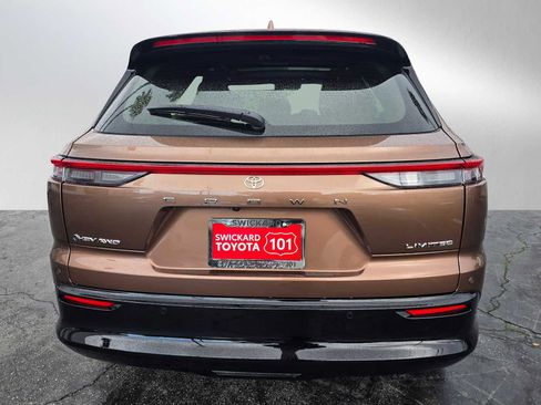 New 2025 Toyota Crown Signia image 4