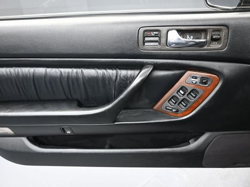 Used 1991 Acura Legend LS image 17