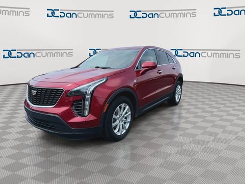 Used 2021 Cadillac XT4 Luxury w/ Cold Weather Package FWD image 4
