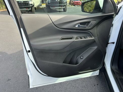 Used 2023 Chevrolet Equinox RS image 12