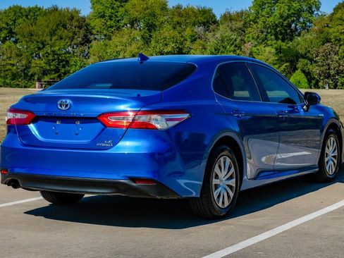 Used 2020 Toyota Camry LE image 10