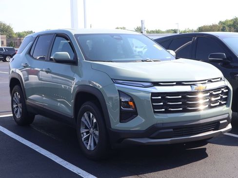 Used 2026 Chevrolet Equinox LT FWD image 3
