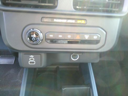 New 2025 Ford Maverick XL image 10